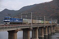 新塗装化されたEF210-6 （2020年12月12日 熊山駅 - 万富駅間）