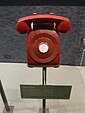 Un « téléphone rouge » fictif.