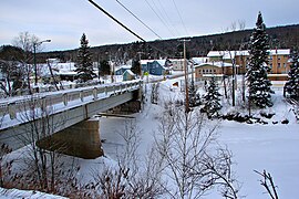 Extrémité nord de la route, au pont de la rivière Rouge à L'Ascension.