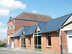 Bâtiments communaux, près de l'église, en 2014.