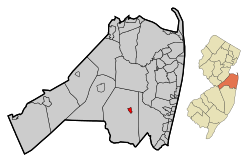 Location of Farmingdale in Monmouth County highlighted in red (left). Inset map: Location of Monmouth County in New Jersey highlighted in orange (right).