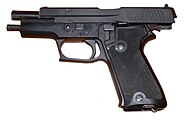 Um P220 (P75 na imagem), como este modelo militar suíço, não possui uma trava de segurança externa