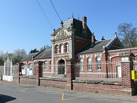 The town hall in Sarcus