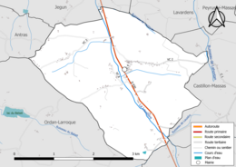 Carte en couleur présentant le réseau hydrographique de la commune