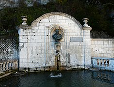 La fontana Medici, con il busto di Pierre de Bourdeille, detto Brantôme