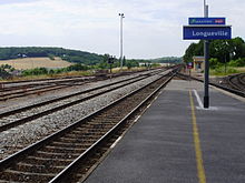 En gare de Longueville, vue des voies vers Paris et vers Provins.