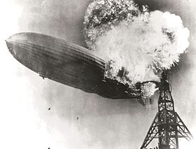 Début de l'incendie du Zeppelin