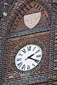 Uhr und Wappen