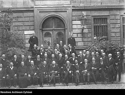 First city council in Bydgoszcz (1922). Jan Biziel is on the first row, 5th from the left.