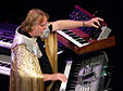 Rick Wakeman sur scène en 2012.