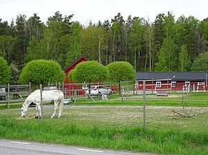 Bebyggelsen norr om Österhaningevägen.