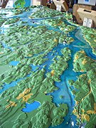 Model of the joint valley landscape around lake Sommen in naturum Sommen.