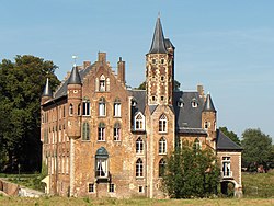 Bazel, feudal castle of Wissekerke (oldest part 15th century, mainly 19th neogothic)