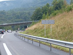 A43 : « pour votre sécurité bande d'arrêt d'urgence circulation interdite ».