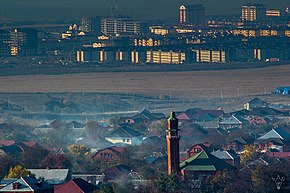 Вид на село и город Магас (на заднем плане)