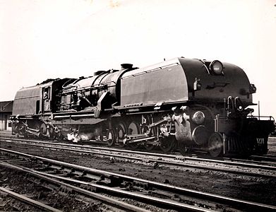 No. 4027 with an unmodified coal bunker, c. 1950