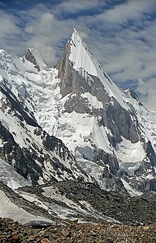 Le pic Laila dans le Gilgit-Baltistan (définition réelle 824 × 1 280*)