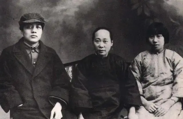 File:Mao Zetan with his mother-in-law and wife.webp