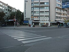 La place de Pella avant la construction de l'arc.