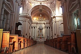 El interior.