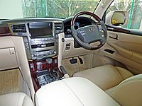 Pre-facelift interior