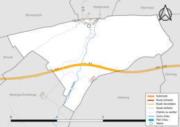 Carte en couleur présentant le réseau hydrographique de la commune