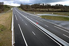 Vue de l'autoroute A719, déserte, en direction de Vichy