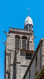 Le clocher de l'église Notre-Dame de Montferrand.