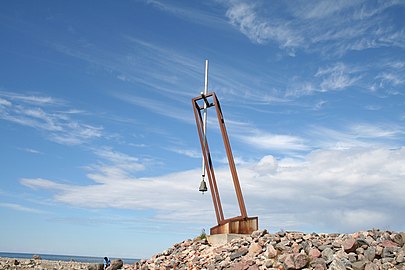 Памятник погибшим на пароме «Эстония» детям, остров Хийумаа