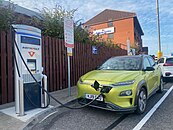 Hyundai Kona Electric на зарядке