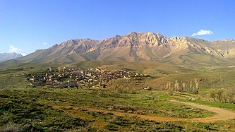 دورنمایی از روستای نیمه پلکانی نهضت‌آباد