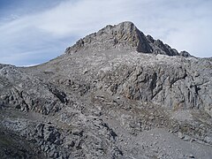 Picu Valdomingueru (2265 m), en el macizo oriental o de Ándara