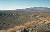 Panorama du champ volcanique d'El Pinacate ; le centre de la photographie est dominé par le bord du cratère Elegante.