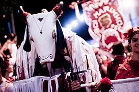 Manifestação em Olinda com elementos de dois folguedos cujos registros mais antigos foram feitos em Pernambuco: o Cavalo-Marinho e o Bumba meu boi.[43][44]