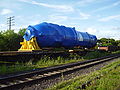 Algunos elementos para la central nuclear, son transportados por ferrocarril.