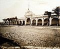 El antiguo Cuartel de Artillería del Retiro, que ocupó el terreno del Pabellón hasta 1891.