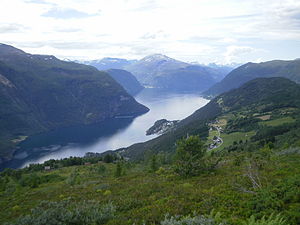 Il Tafjord seguito dal più ampio Norddalsfjord.