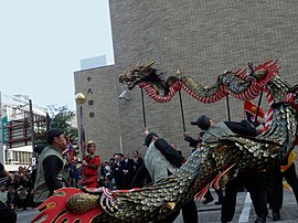 代表的な演し物である「龍踊り（じゃおどり）」