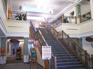 Main lobby of the 2006 section of the Kent Free Library