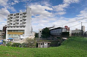 江户川堤防望向车站全景（2018年9月23日）