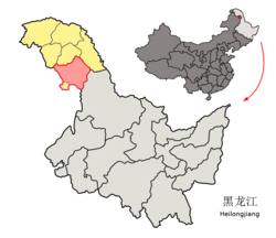 Location of the district in Heilongjiang (outline in red) and in the PRC (pinpoint)