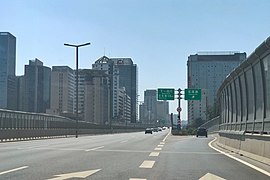 农业快速路高架桥上