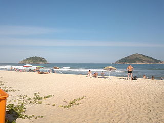 Îles vues depuis la plage de Grumari