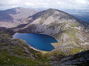 Llyn Hywel und Rhinog Fach Y Llethr im Snowdonia National Park