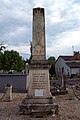 Le monument aux morts dans le cimetière attenant à l'église (sept. 2011)