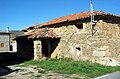 Vista de construcción tradicional (vernacular) en Arroyo Cerezo, Castielfabib (Valencia), con detalle del porche.