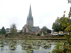 Rosporden pond; parish church of Notre-Dame.