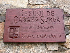 Plaque sur le refuge.