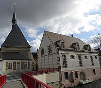Le pavillon Louis XIII et la chapelle de l'hôtel-Dieu, XVIe siècle.