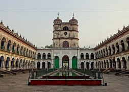 L'Imambara de Hooghly, un important lieu de culte chiite sur les rives de l'Hooghly, construit au XIXe siècle.